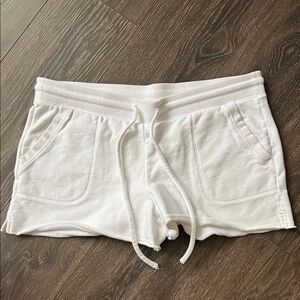 Vineyard Vines White cotton shorts